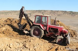 Браконьеры песчаных карьеров наказаны: дамба, перекрывавшая доступ воды к Куяльницкому лиману, разрушена (ФОТО)