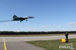 Украинские ВВС учатся садиться на запасные полосы у автотрассы Одесса - Киев (ФОТО)