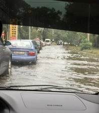 Последствия сильного дождя и ветра: в Одессе затоплены несколько улиц, в области обесточены 25 населенных пунктов