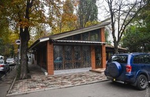 Подробности "маски-шоу" спецназа в одесском кафе: избили всех посетителей, включая девушек