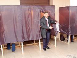 На выборы в Одессе пока что пришли не более 15% избирателей - это наихудший показатель в Украине (ФОТО)