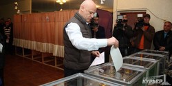 Как голосовали VIP-персоны одесской политики (ФОТО)