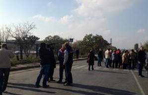 Провокаторы перекрыли мост на трассе Одесса-Ильичевск: не обошлось без стрельбы (ФОТО)