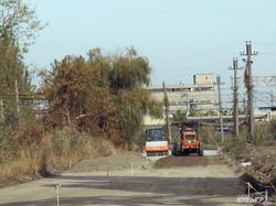 Накануне зимы в Одессе ремонтируют Хаджибейскую дорогу (ФОТО)