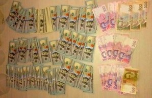 В Одессе за взятку в 15 тысяч задержали чиновницу от экологии