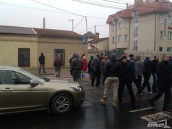 Одесситы, протестующие против застройки санатория, перекрыли Фонтанскую дорогу (ФОТО)