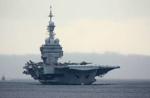 Французская республика наносит ответный удар: ее единственный атомный авианосец идет к берегам Сирии (ФОТО)