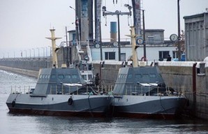 Новые бронекатера ВМС Украины переводят по Днепру из Киева в Одессу