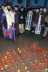 Свечи, цветы и молчаливый марш: в Одессе почтили память жертв Голодомора (ФОТО)