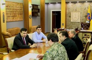 Саакашвили предлагает купить военным жилье за счет продажи земли Минобороны