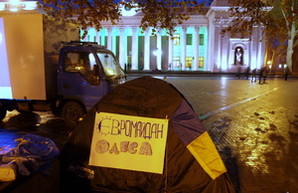 Заместителя Лорткипанидзе увольняют из полиции за снос одесского Евромайдана два года назад