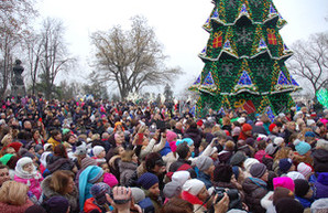 В Одессе зажглась огнями главная новогодняя елка (ФОТО)