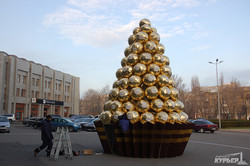 У Одесской областной администрации рекламируют шоколадные конфеты новогодней елкой (ФОТО)