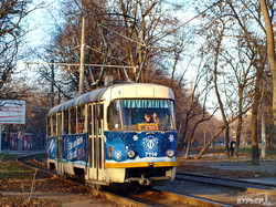 Одессу украсили новогодние трамваи (ФОТО)