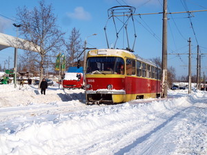 Одесские транспортники ожидают снегопад и просят автомобилистов поставить свои машины в гаражи