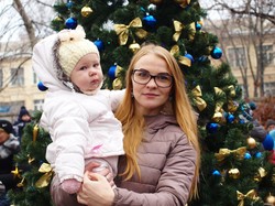 Одесские волонтеры поздравили переселенцев из Донбасса и Крыма с Новым годом (ФОТО)