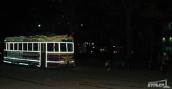 В Одессе Дед Мороз и Снегурочка поменяли сугроб на трамвай (ФОТО)