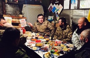 Саакашвили отметил Новый год на фронте, а его первый заместитель - в французских Альпах