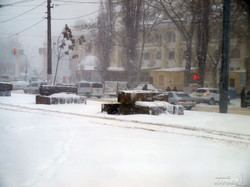 Одесса борется с сильнейшим снегопадом (ФОТО)