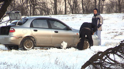 Трасса Одесса - Рени вся в снегу и застрявших автомобилях (ФОТО)