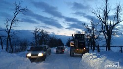 Вице-губернатор Одесской области помогал расчищать дорогу на Березовку и побывал на горнолыжном курорте (ФОТО)