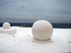 Зимняя Одесса: свинцовое море и белые пляжи (ФОТО)