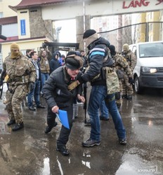 В Одессе СБУ проводит спецоперацию против валютных менял с "7-го километра": не обошлось без драки