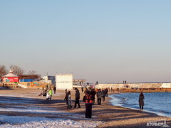 Одесситы массово вышли гулять к морю (ФОТО)