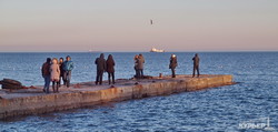Одесситы массово вышли гулять к морю (ФОТО)