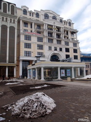 В центре Одессы несостоявшийся паркинг уходит под землю (ФОТО)