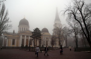 Одесса погрузилась в густой туман (ФОТО)