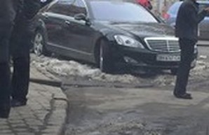 Около одесской мечети паркуются прямо на перекрестке (ФОТО)