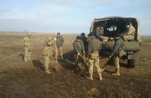 Армия убирает мусор в национальном парке на юге Одесской области (ФОТО)