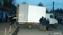 Одесские чиновники попытались снести радиорынок, но не смогли (ФОТО)