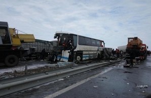 В Одесской области столкнулись автобус, три грузовика и две легковушки