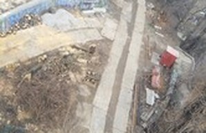 Сквер в центре Одессы зачищают от деревьев (ФОТО)