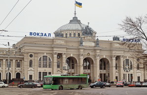 Телефонные хулиганы снова минируют одесский вокзал и суд
