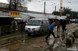 На самой большой трамвайной конечной остановке в Одессе вовсю ремонтируют пути (ФОТО)