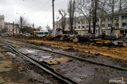 На самой большой трамвайной конечной остановке в Одессе вовсю ремонтируют пути (ФОТО)
