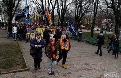 Одесские "ультрас" прошли огненным маршем за единую Украину (ФОТО)