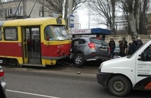 В Одессе "Шевроле" врезался в трамвай