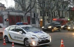 Во время погони за находящейся в розыске машиной, одесские полицейские попали в аварию