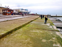До первого шторма: одесский пляж Ланжерон мостят тротуарной плиткой (ФОТО)