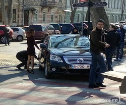 Глава депутатской комиссии одесского горсовета по транспорту оштрафована за парковку на пешеходном переходе (ФОТО)