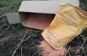 В Измаиле в плавнях выбрасывают отравленное зерно: гибнут птицы и рыба