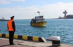 Пограничники задержали за браконьерство в украинских водах турецкую рыбацкую шхуну