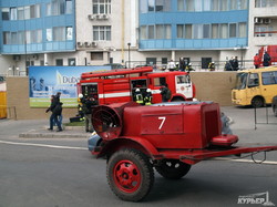 Одесские пожарные учатся бороться с огнем в высотках (ФОТО)