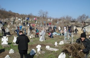 Одесситы навели порядок на старинном казацком кладбище (ФОТО)