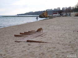 Деревянный настил на одесском пляже уже готов (ФОТО)