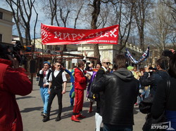 В Одессе стартовал парад клоунов на  электромобилях (ФОТО)